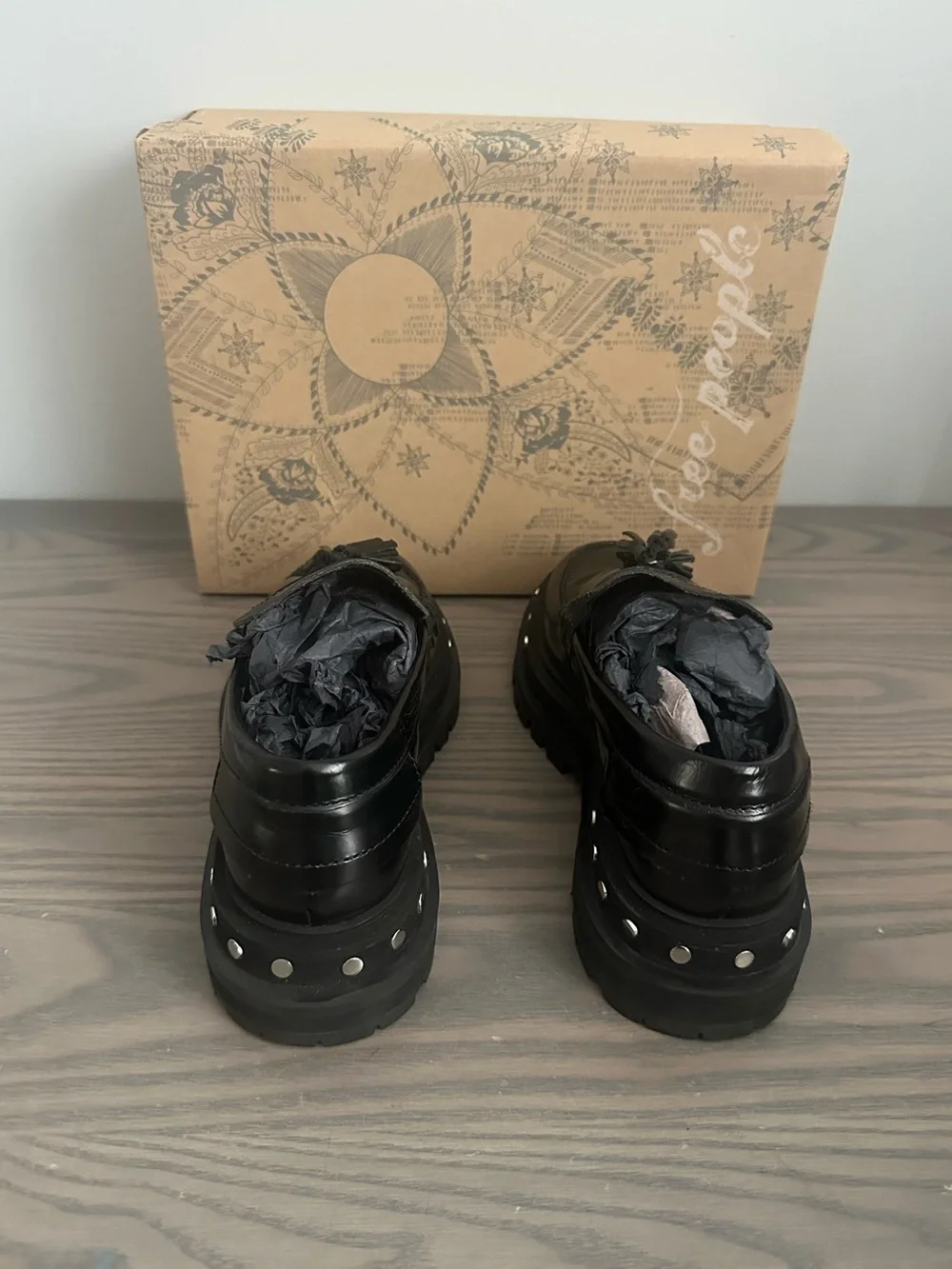 FREE PEOPLE WOMENS TEAGAN TASSEL LOAFER